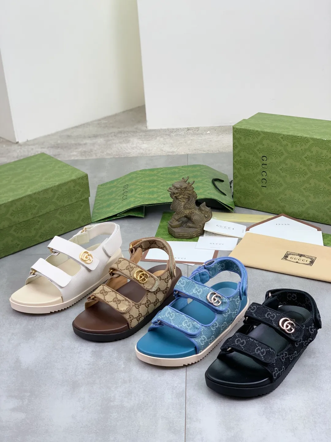 Men's Men's Shoes 💰P460💰【New Style】High Version 🎁🎁🎁 GUCCI New Year of the Snake casual slippers, original official website, perfect workmanship, transmitting a kind of noble luxury, sublimating its definition of luxury in Gucci's high-end extraordinary craftsmanship. Original Gucci double G combination outsole, code number: 35-45, complete package
